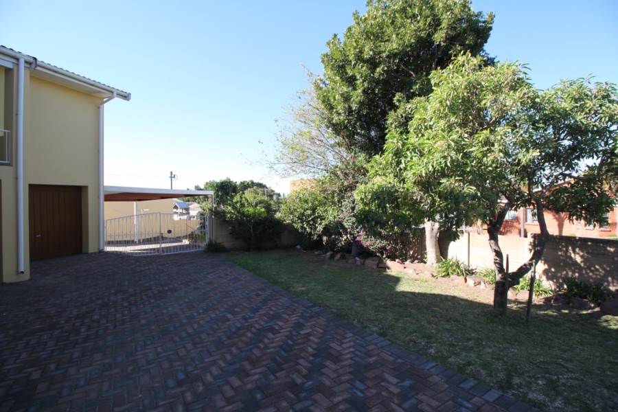 3 Bedroom Property for Sale in Parkside Eastern Cape